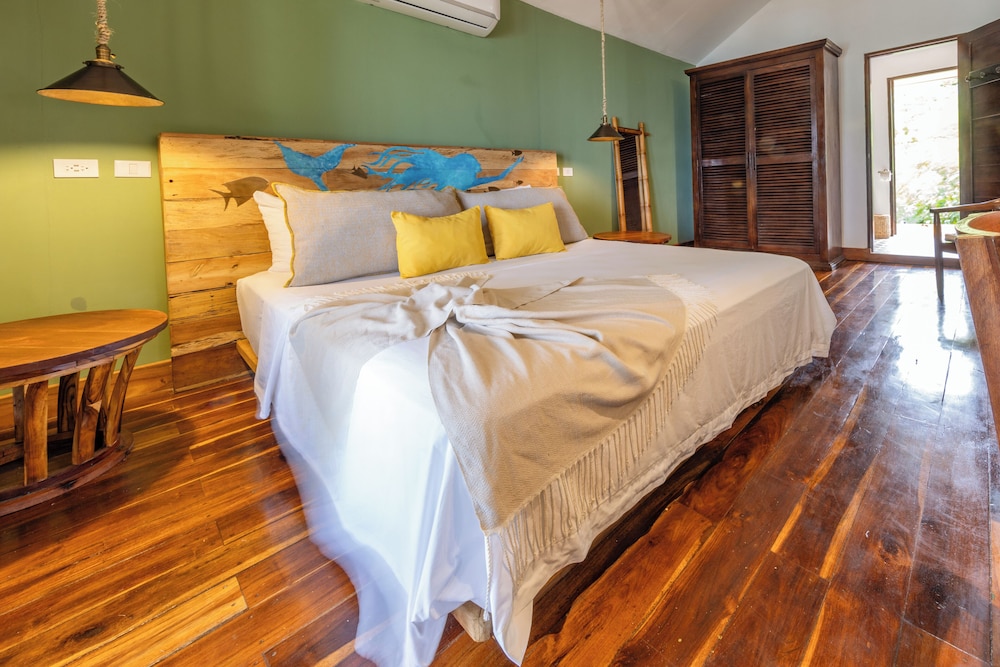 Yemaya Reefs, a Small Luxury Hotel 24/64