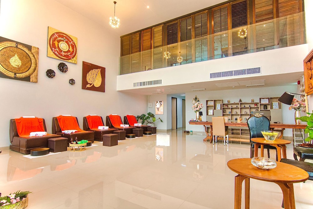 Tour De Phuket Hotel 10/71