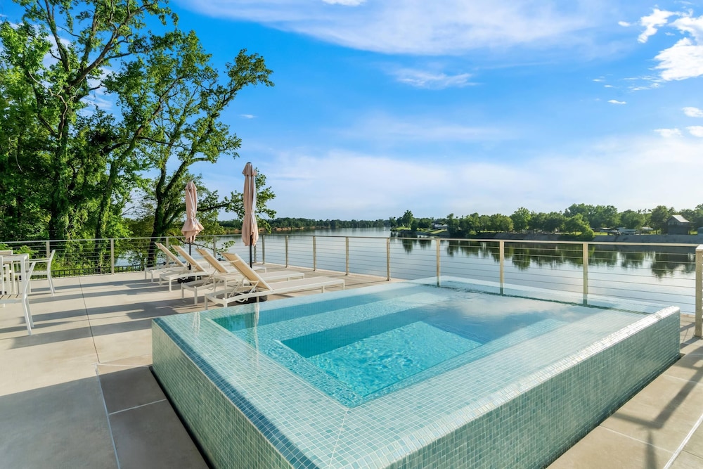 Sleep Inn & Suites Savannah Tennessee Riverfront 28/50