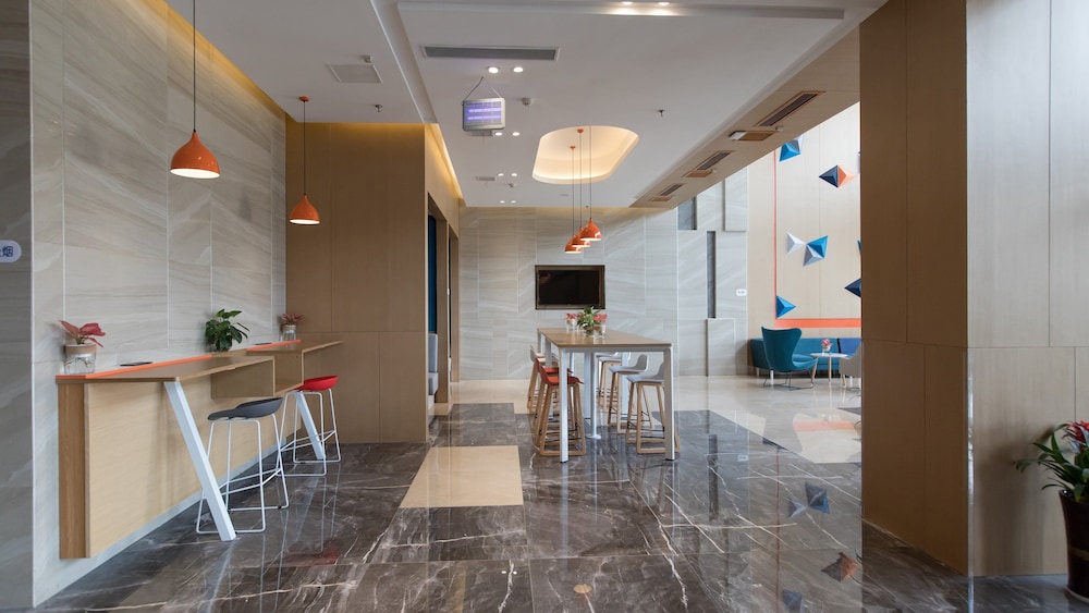 Holiday Inn Express Shangqiu Ancient Town 54/64
