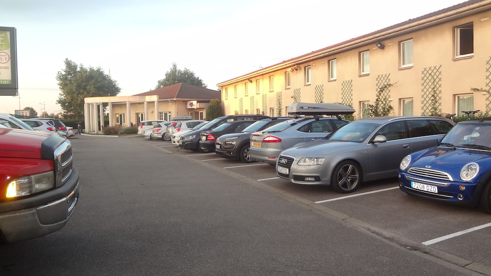 Logis Cottage Hotel 60/66