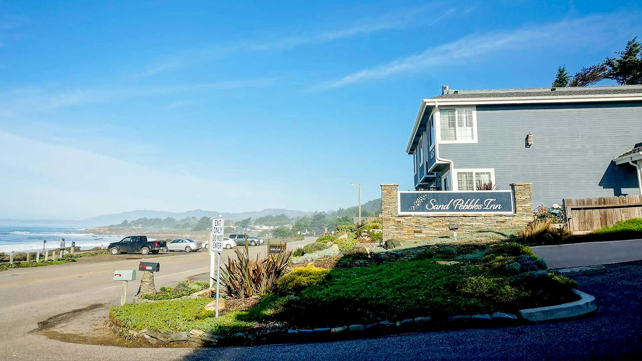 Sand Pebbles Inn 32/34