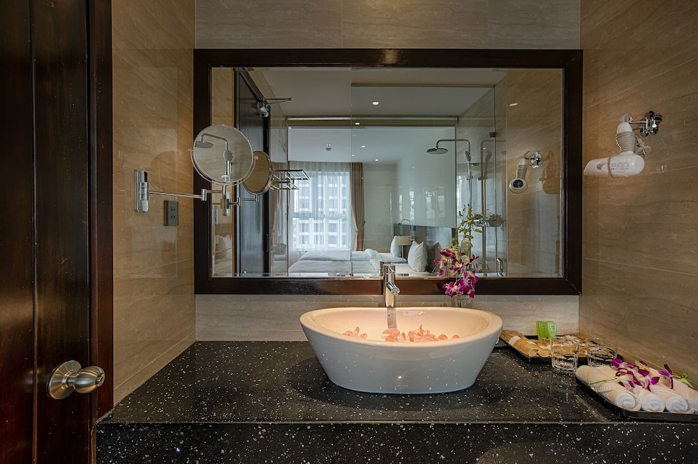 Sofia Suite Hotel Danang 53/53