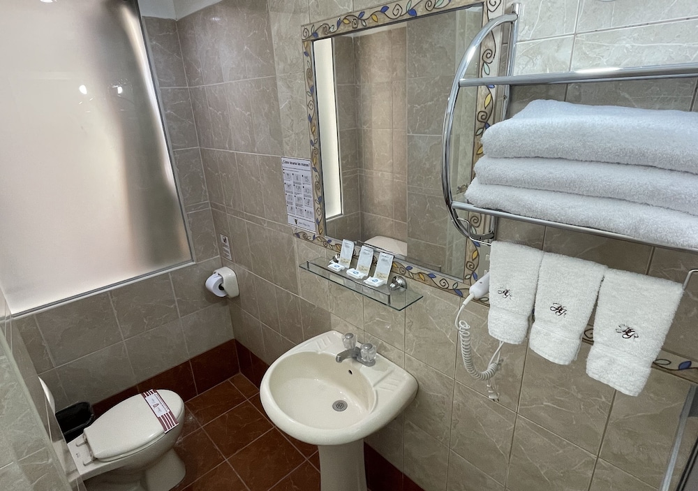 Hotel Rojas 3/68