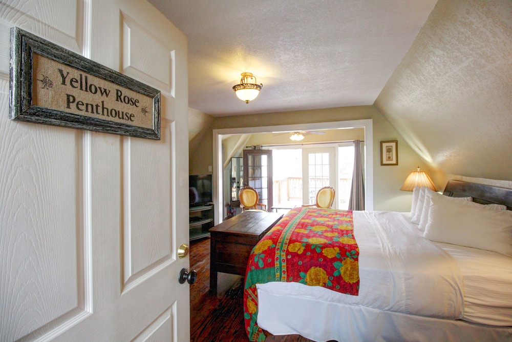 HONEYMOON, PENTHOUSE, KING BED