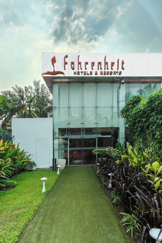 Fahrenheit Hotel 3/50