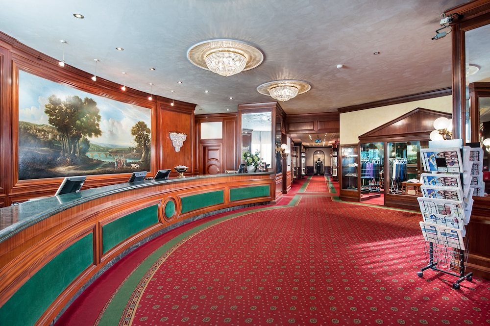 Royal Hotel Carlton 5/84