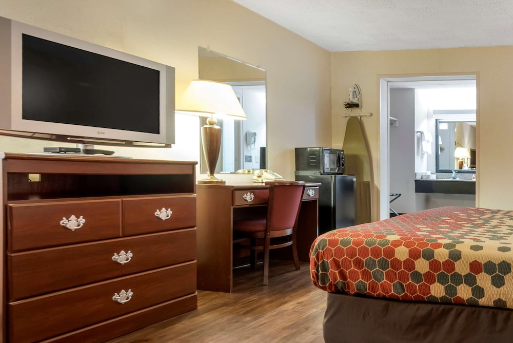 Econo Lodge Cortland Downtown NY 21/30