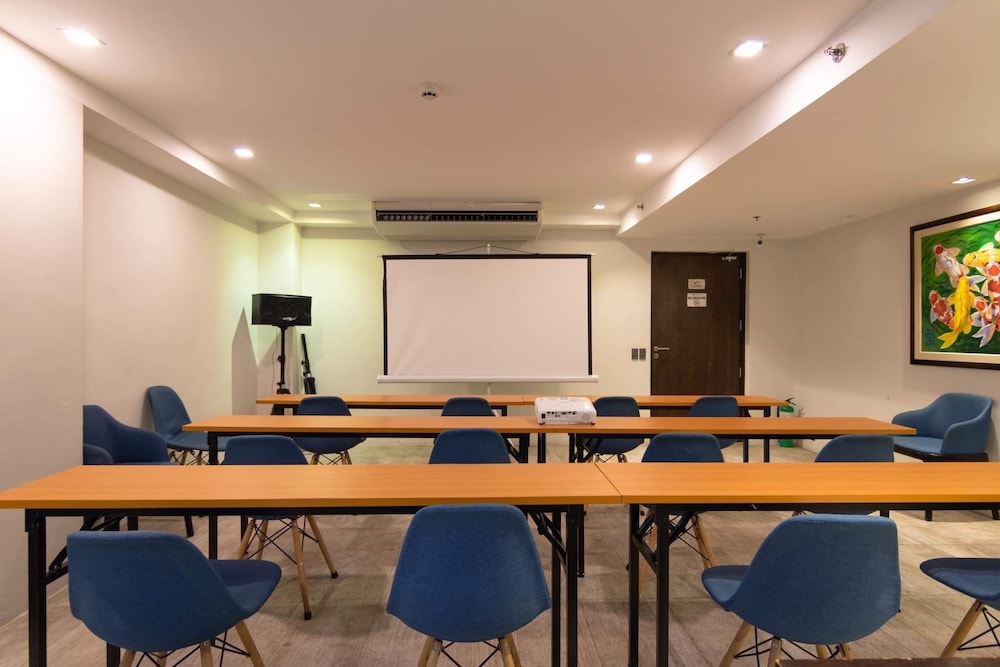 Ramada Encore by Wyndham Makati 43/50
