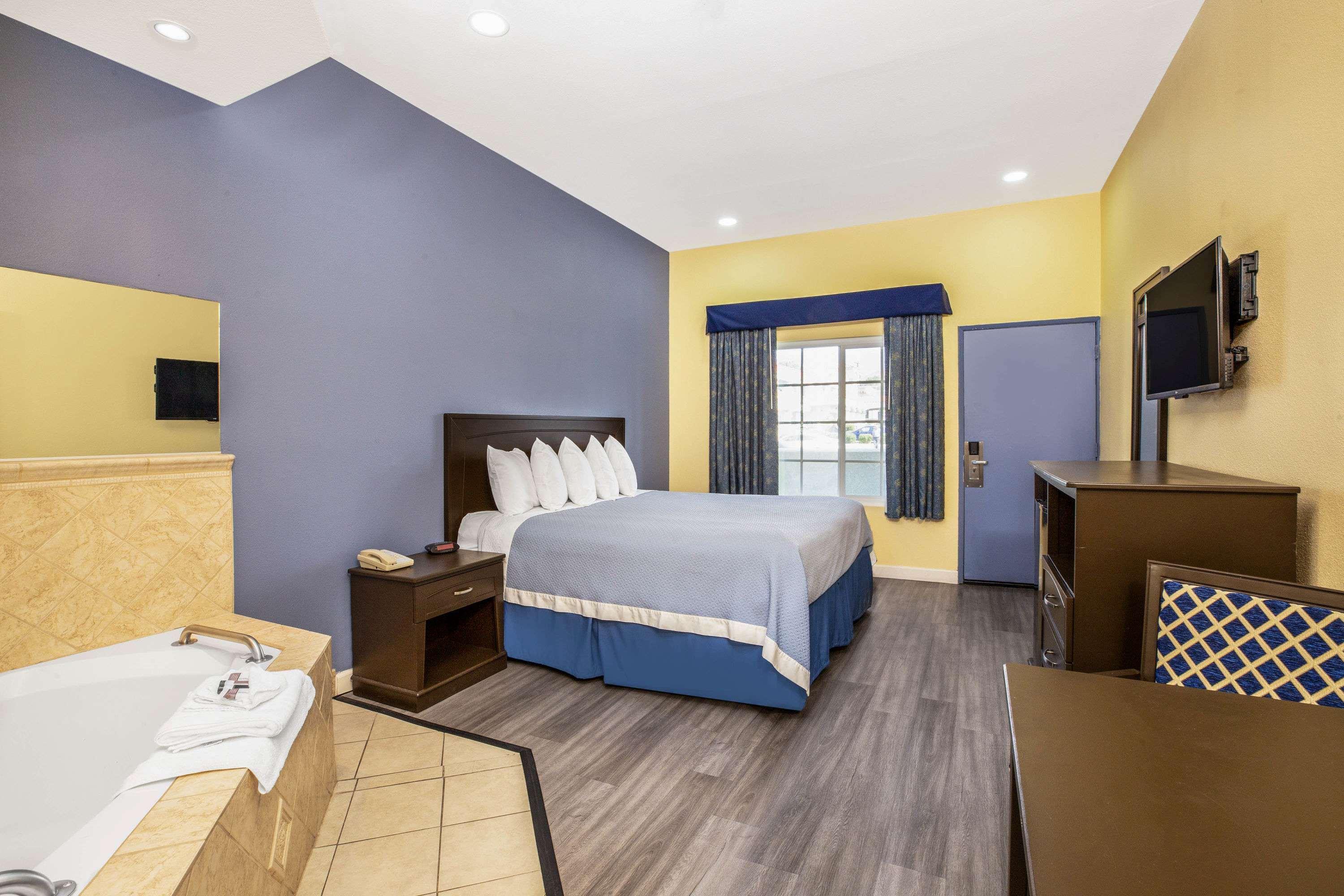 Days Inn By Wyndham Banning Casino/Outlet Mall 10/16