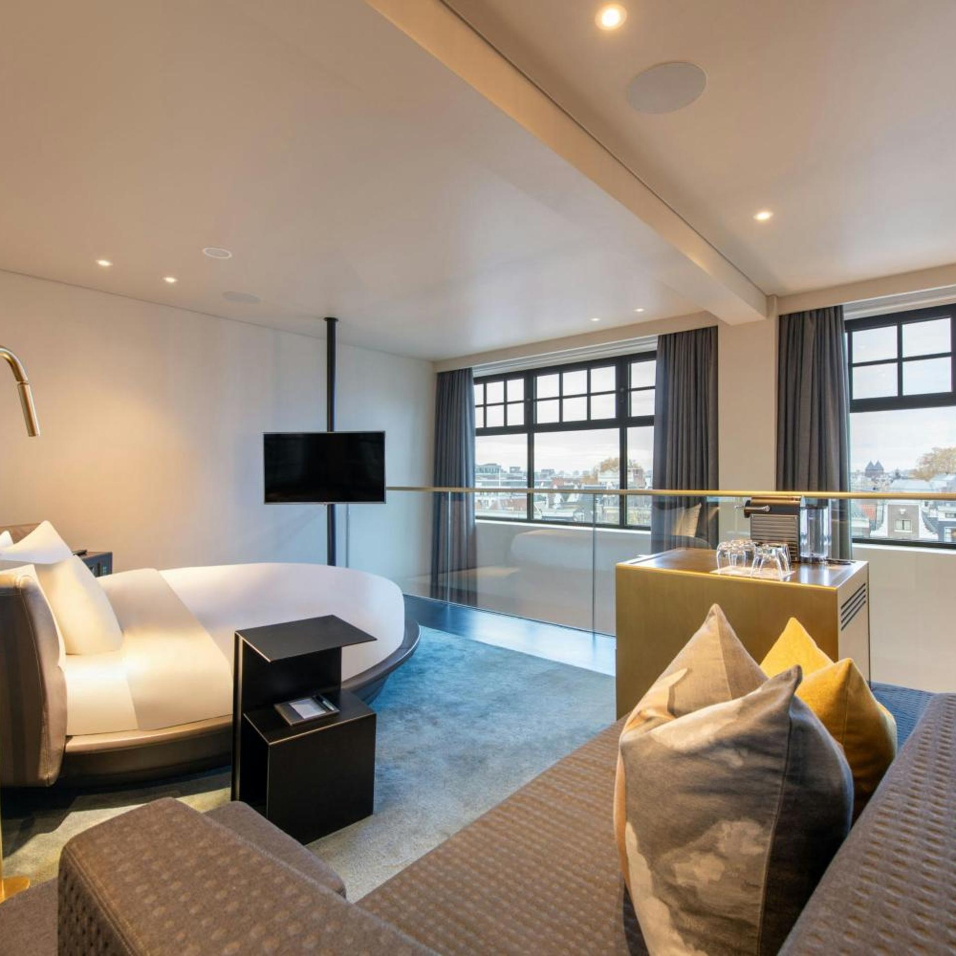 1 Bedroom, Bi Level, Penthouse, Suite, King Bed, Canal View