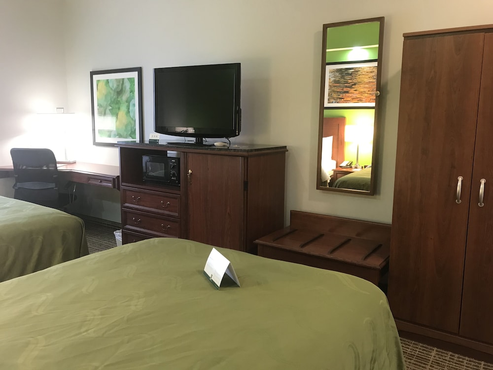 Quality Inn Richmond, KY 19/40