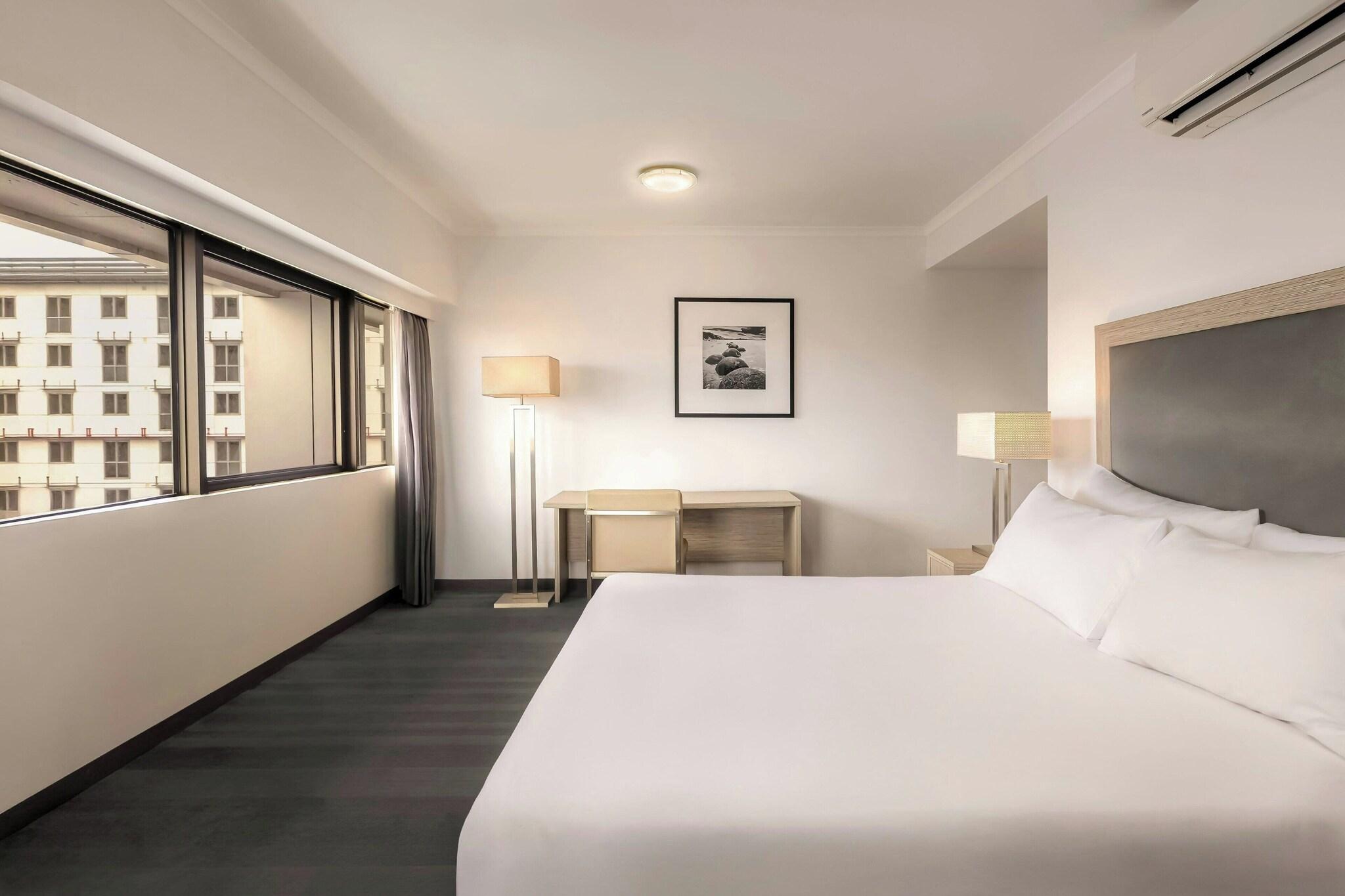 Room, Queen Bed, City View