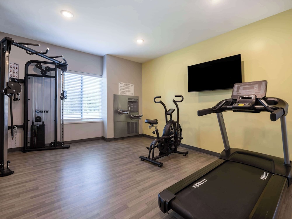 ECHO Suites Extended Stay by Wyndham Spartanburg 21/27