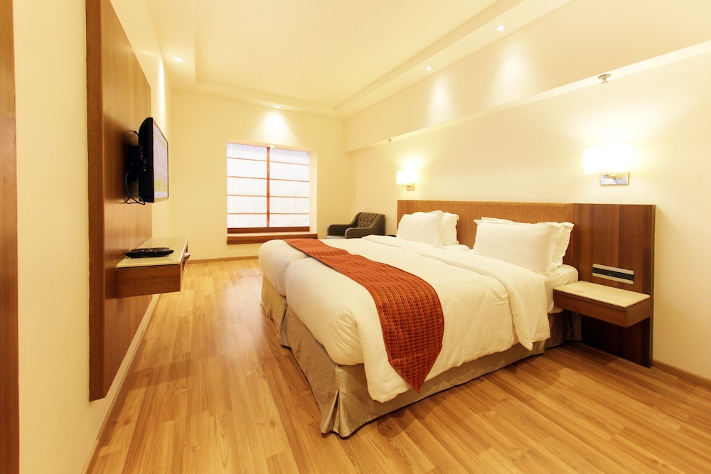 HOTEL EMERALD PARK-SHARANPUR 9/36