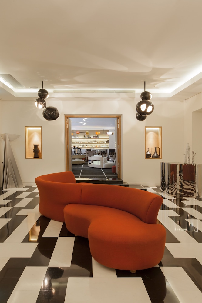 Hotel Marignan Champs Elysees 45/70