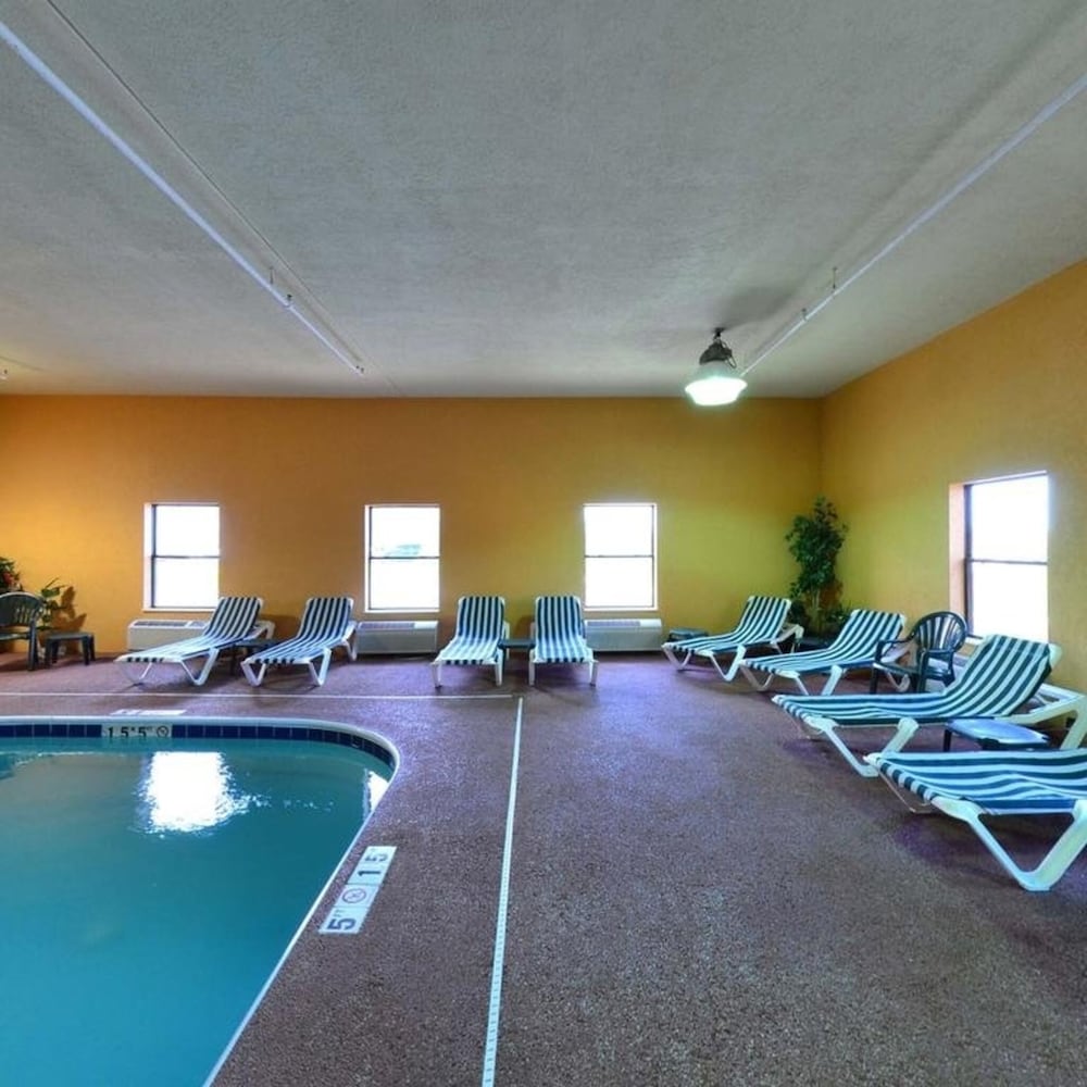 Comfort Inn & Suites Cincinnati Eastgate 4/40