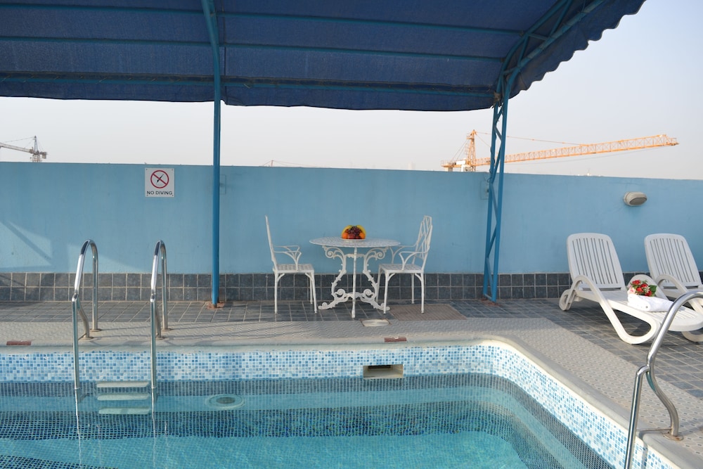 swimming pool spa