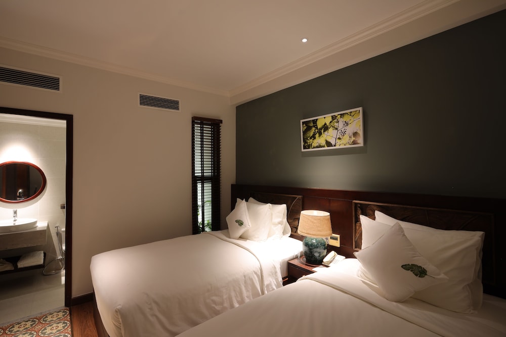 Vip, Twin Beds, No Window