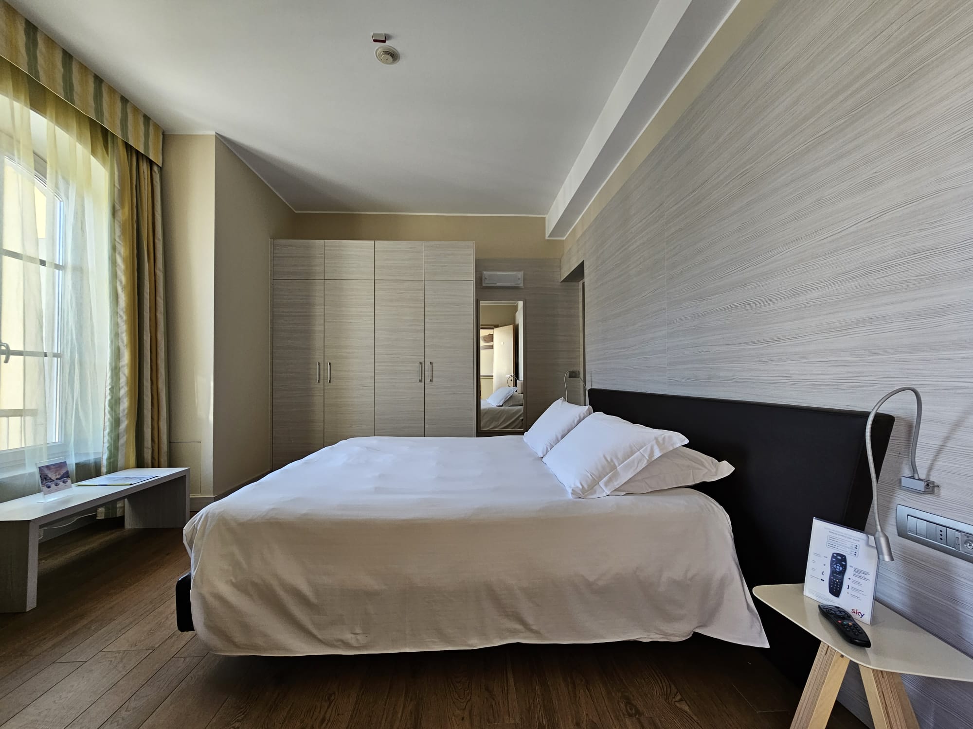 Room, Double Bed, Street View