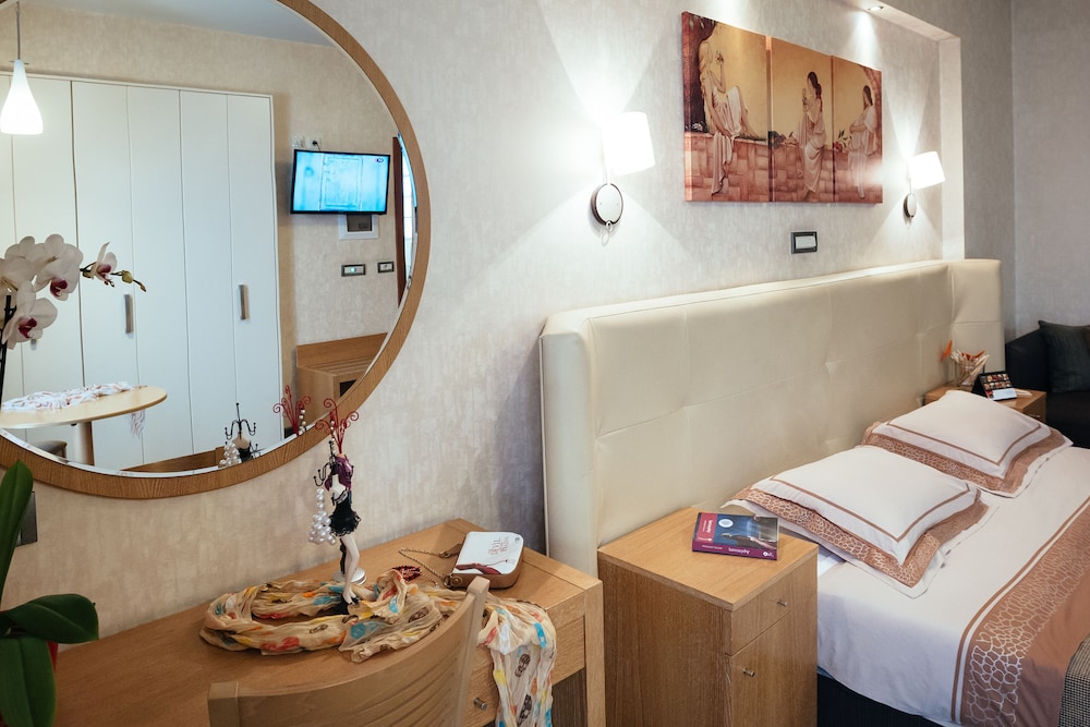 ALEXANDROS BOUTIQUE HOTEL 4/70