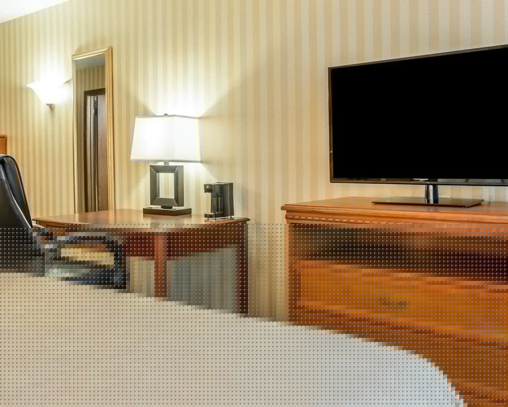 Quality Inn Gaylord MI 8/40