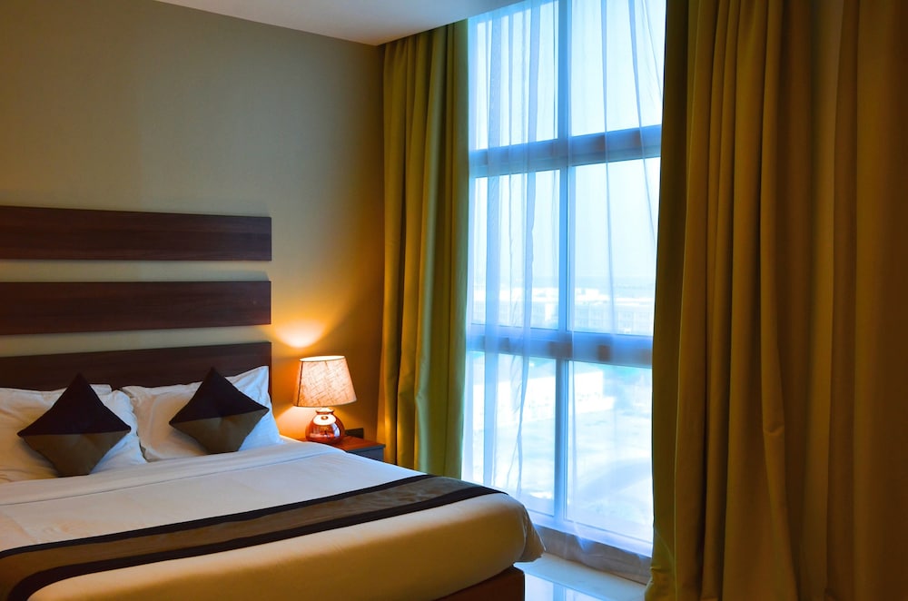 2 BEDROOMS, APARTMENT, PARTIAL OCEAN VIEW