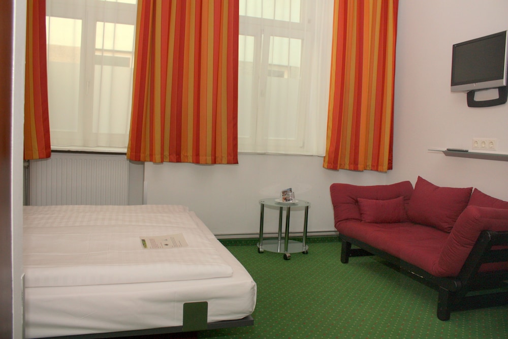 Pension Stadthalle 25/67