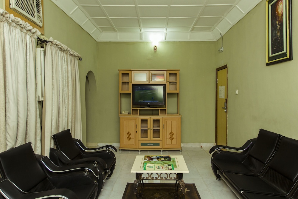 Eemjm Hotels And Suites Limited 33/42
