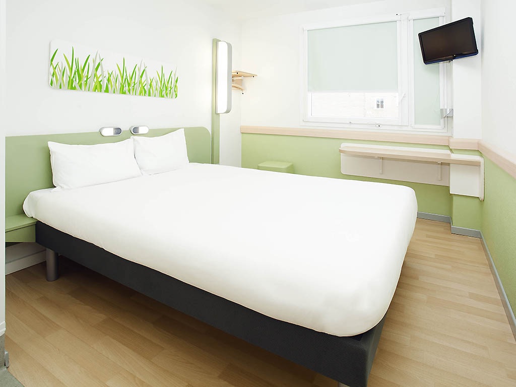 ROOM, DOUBLE BED