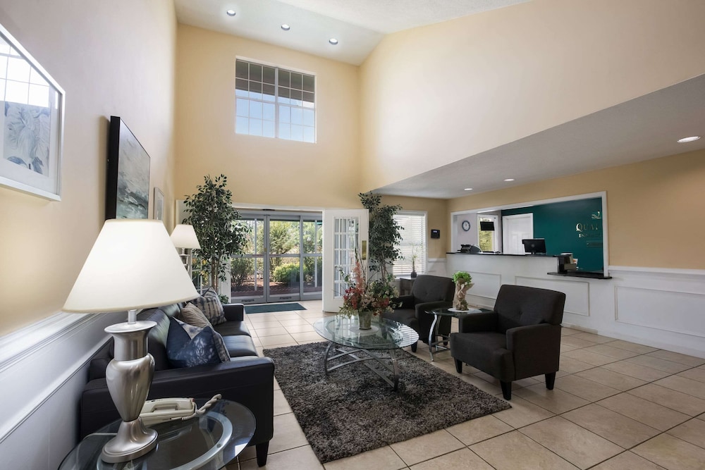 Quality Inn & Suites Greensboro near Lake Oconee 24/36
