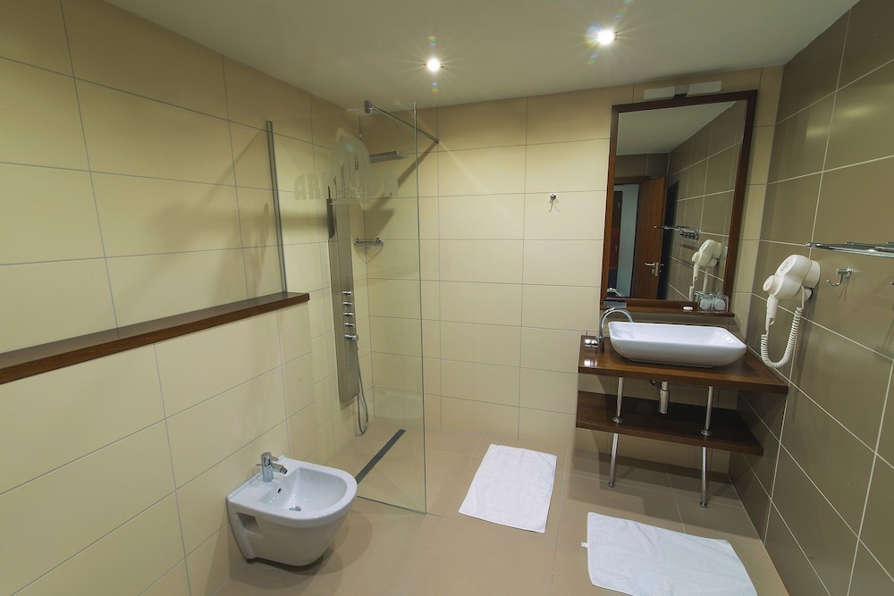 Arkada Hotel 53/56