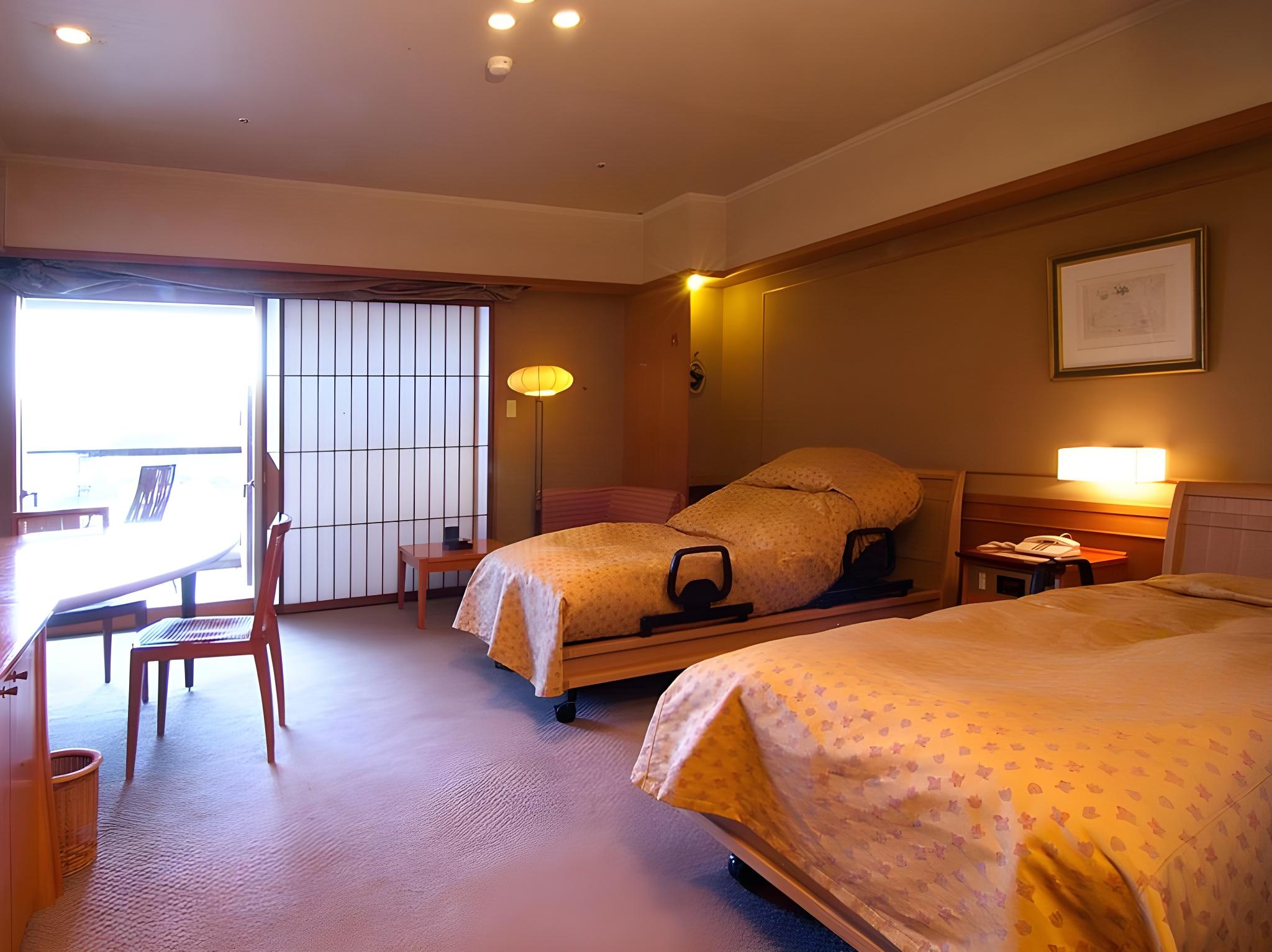 Room, Twin Beds, Mountain View, Ocean View, Night View