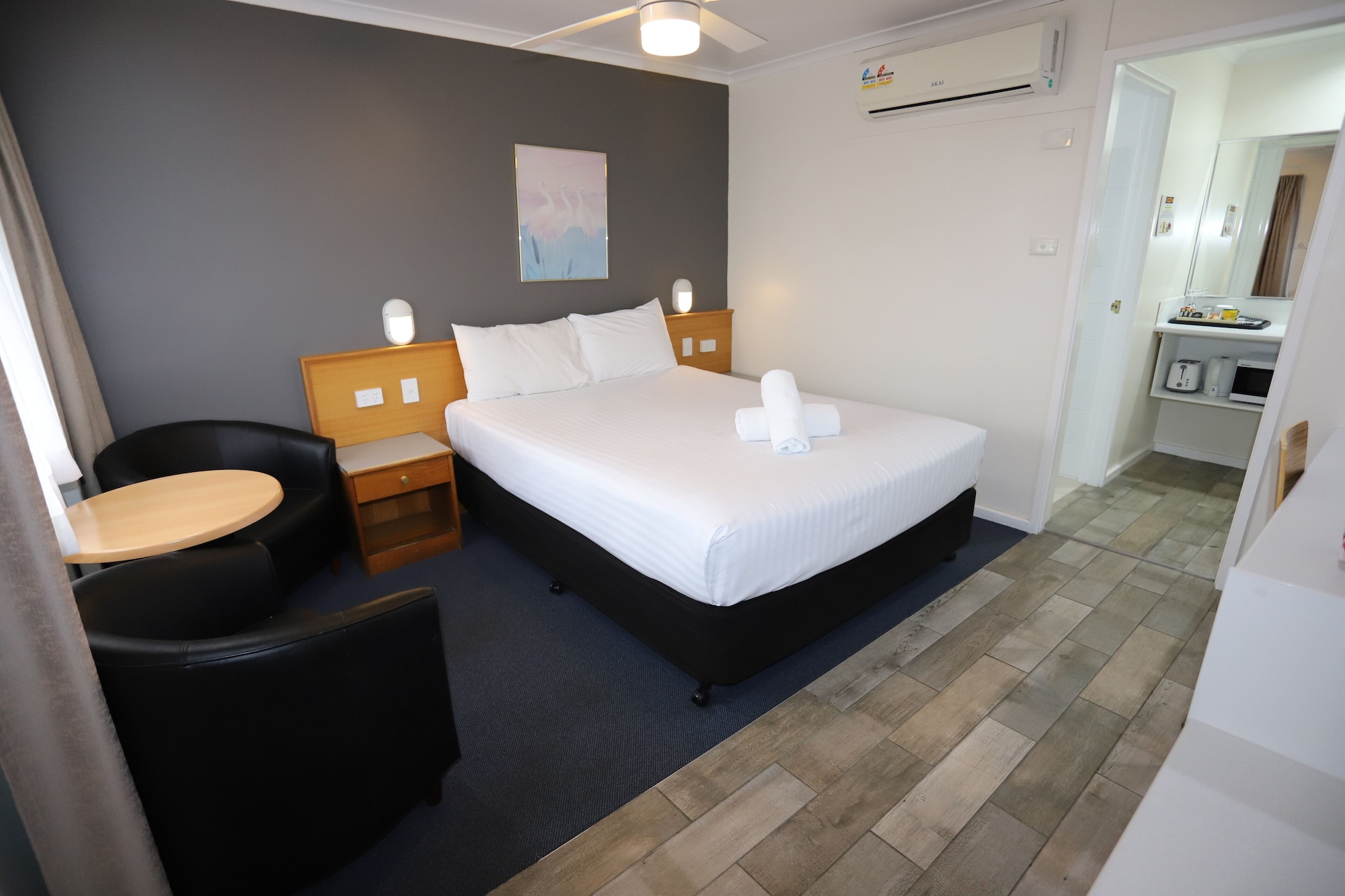 DELUXE, QUEEN BED, PET FRIENDLY