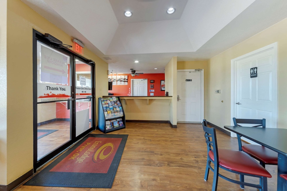 Econo Lodge Pryor 40/58