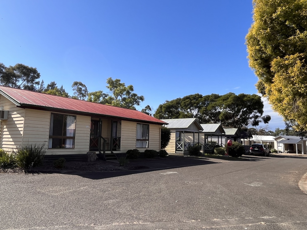 Nepean Shores Riverside Resort & Conference Centre 35/45