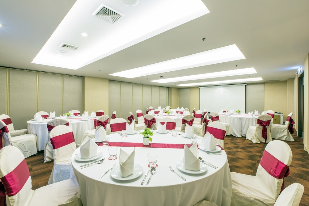 Ramada By Wyndham Phuket Deevana 57/70