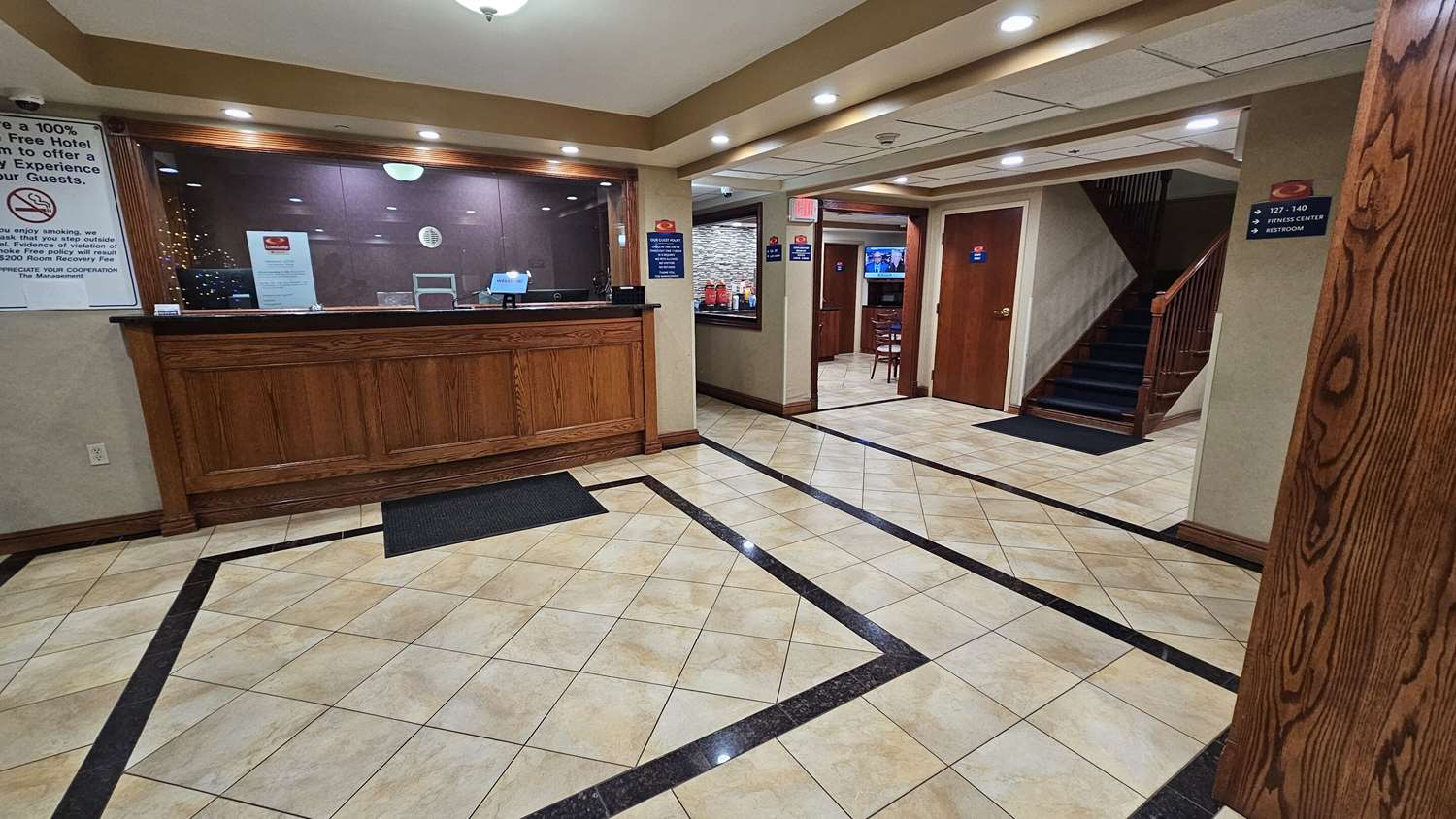 Econo Lodge Woodbridge 9/36