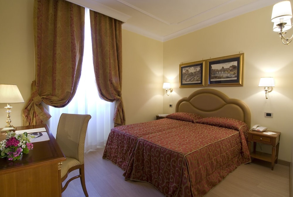 Homs Hotel 8/35
