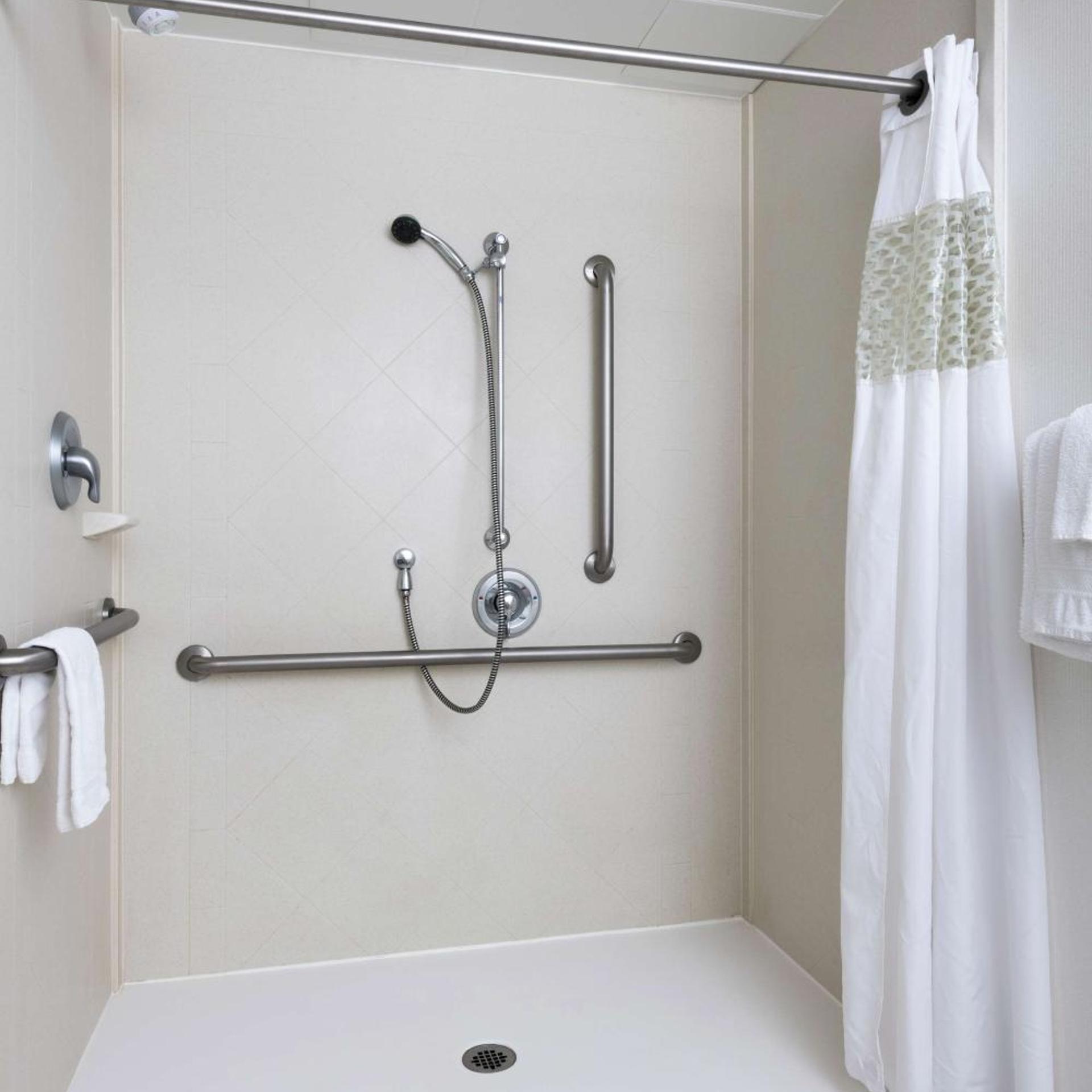 غرفة بسرير كينج وسريرين كوين لذوي الإعاقة، Hampton Inn Suites By Hilton Halifax Dartmouth 6/6