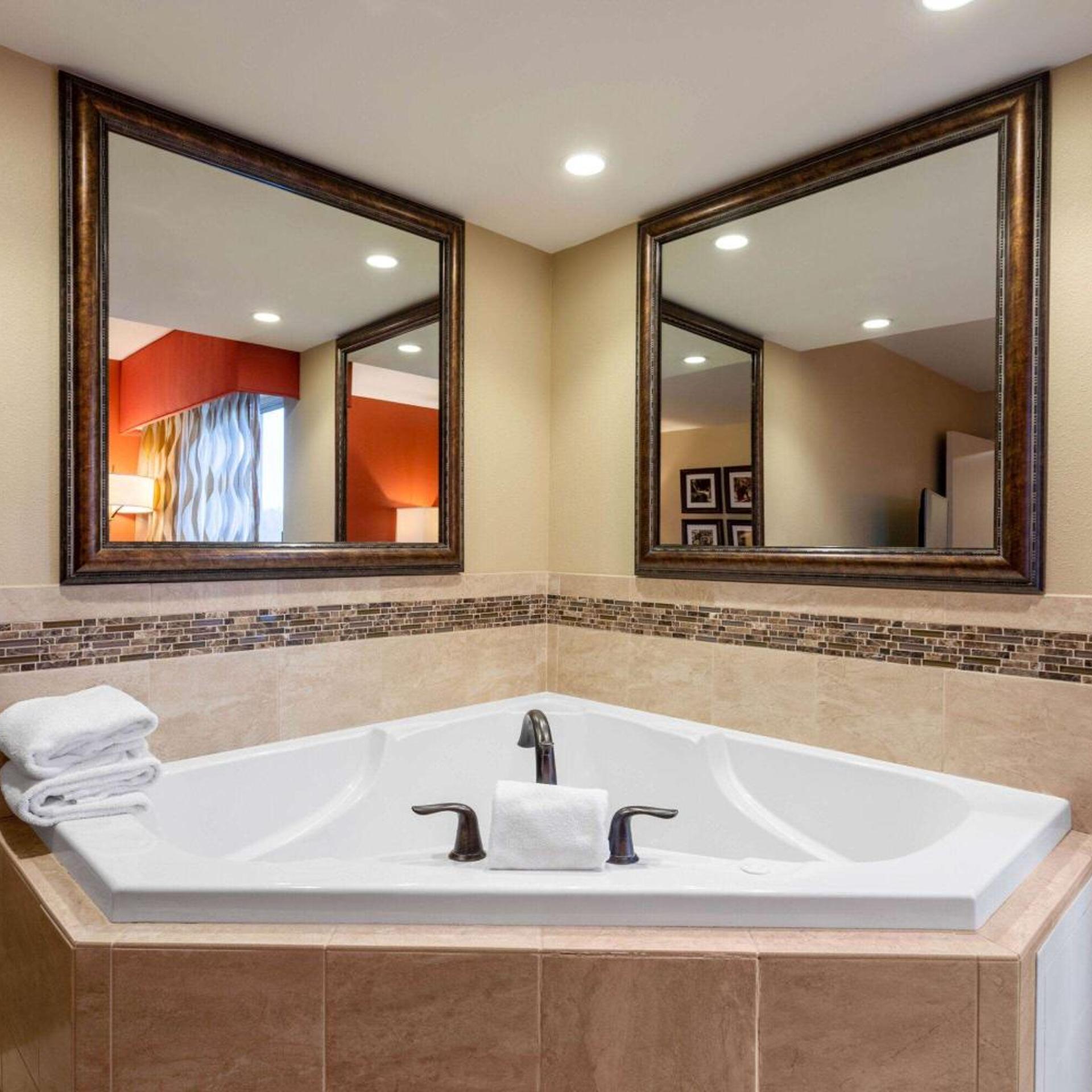 Family Suite, Deluxe, King Bed, La Quinta Inn Suites Pigeon Forge 5/7