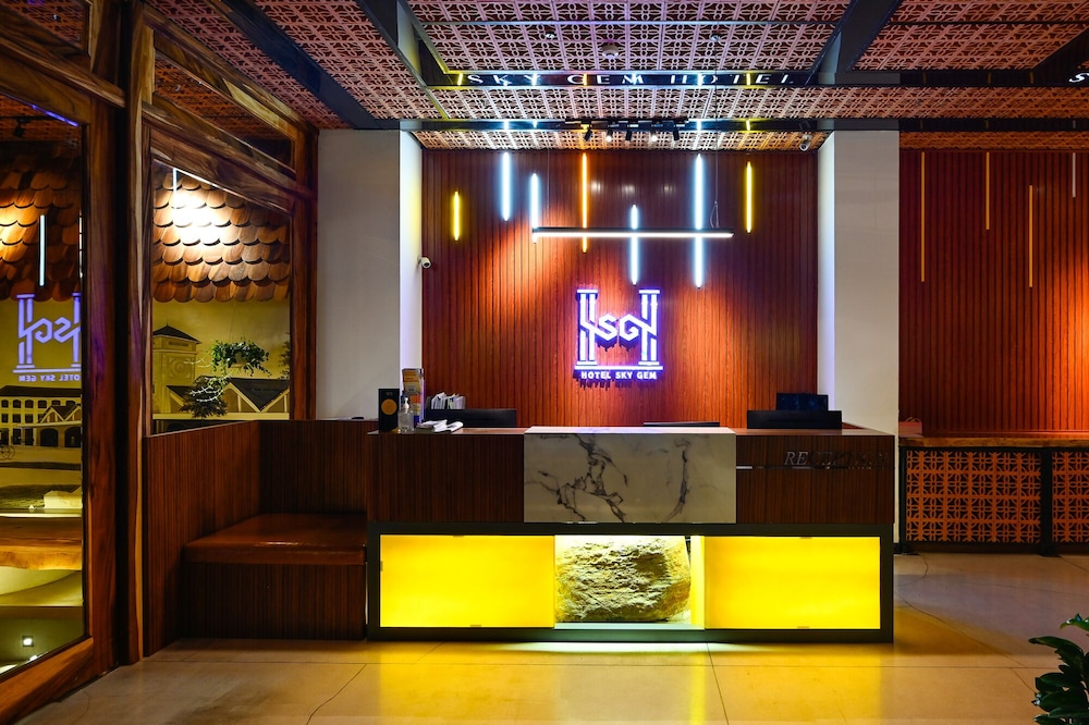 Sky Gem Central Hotel 6/50