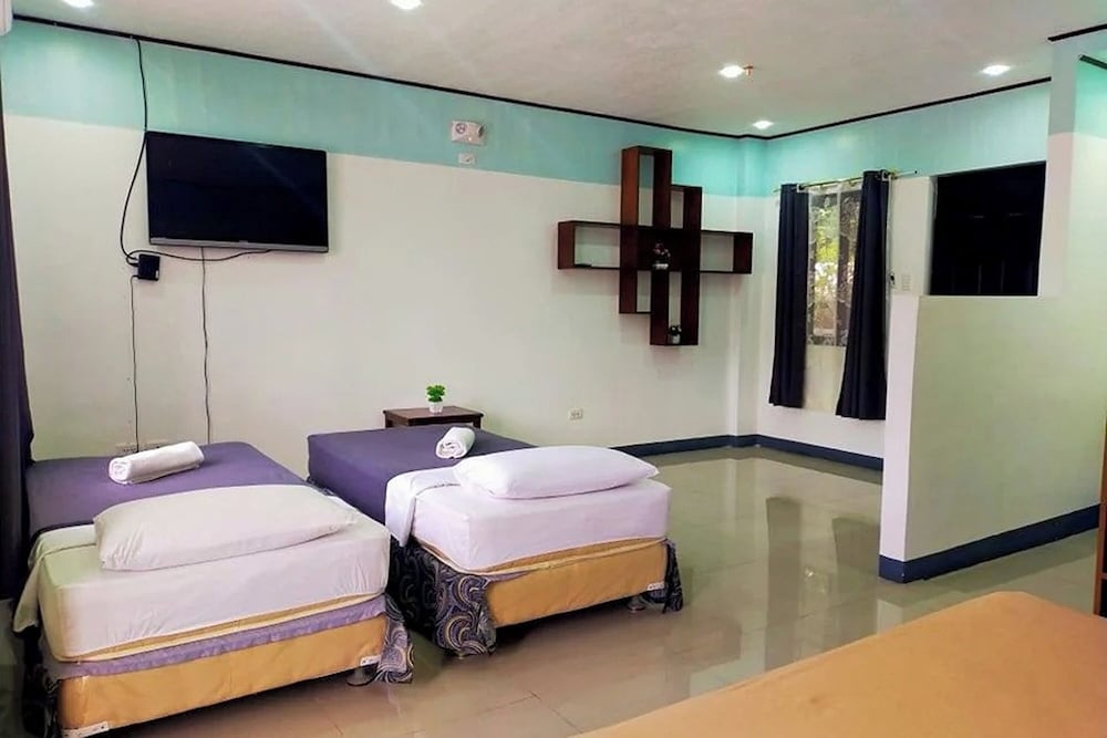 EC Hotel near Laoag Airport by ZUZU 15/34