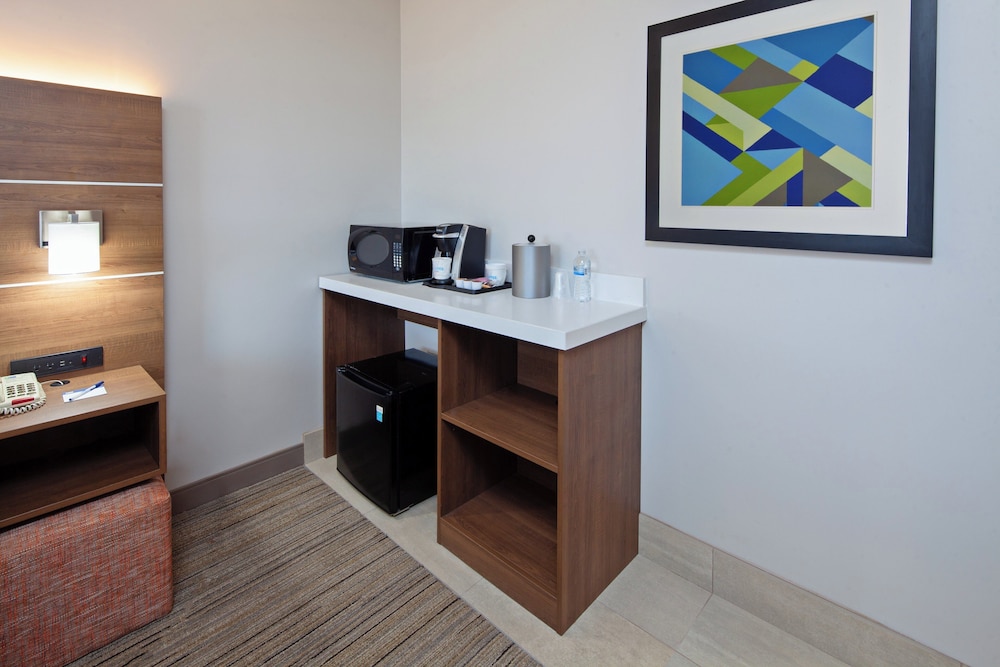 Holiday Inn Express & Suites San Diego-Escondido 68/68