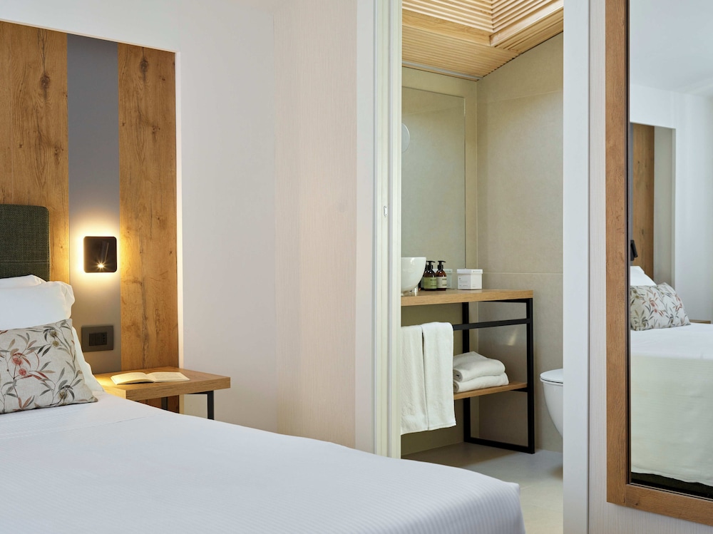 Hotel America 14/50