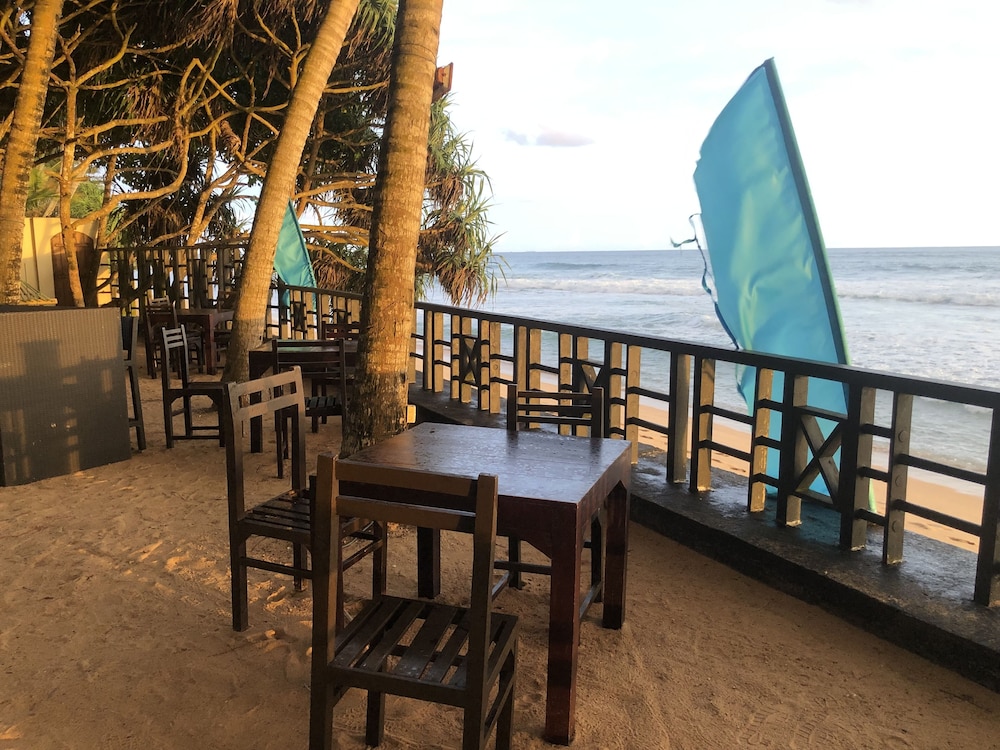 Dalawella Beach Resort 37/51