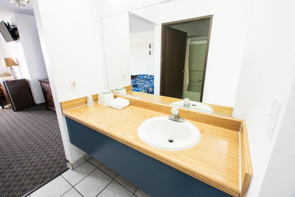 Morada Inn and Suites 33/55