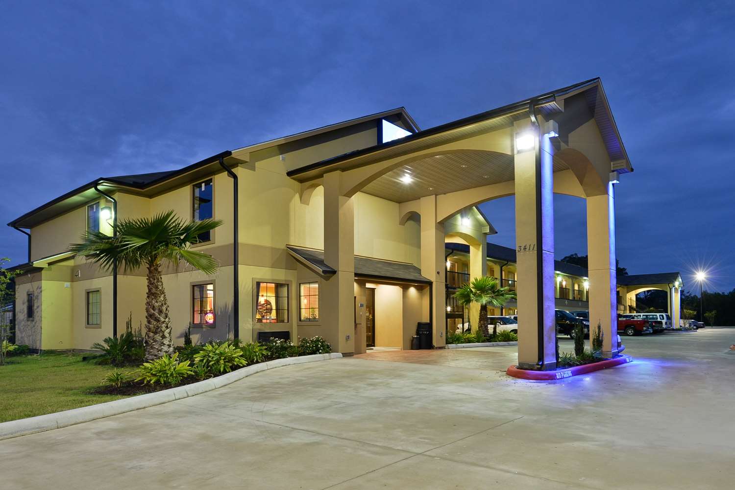 Americas Best Value Inn Suites Lake Charles At I 210 Exit 11 2/9