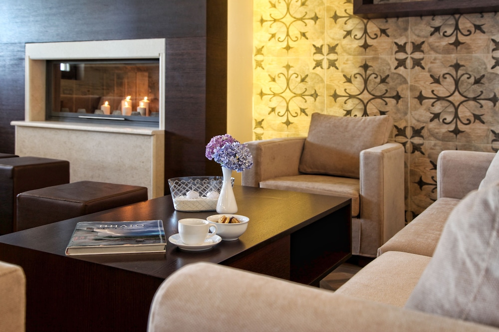 Theta Hotel 13/36