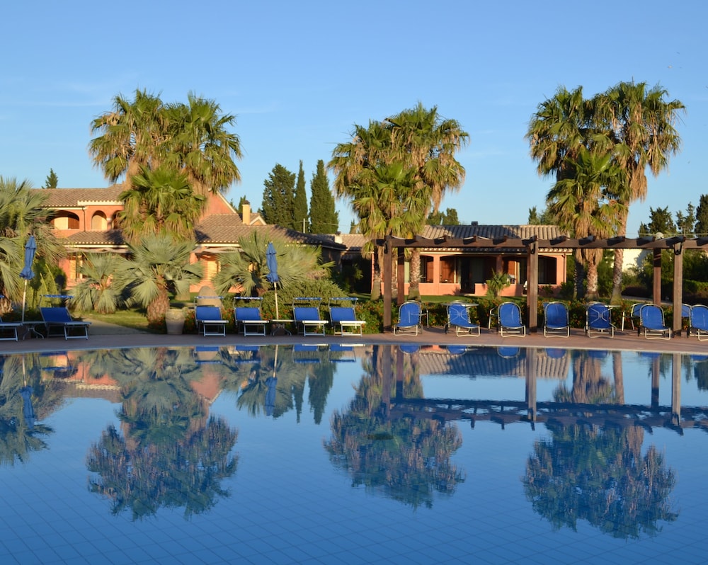 Lantana Resort Hotel and Apartments 62/68
